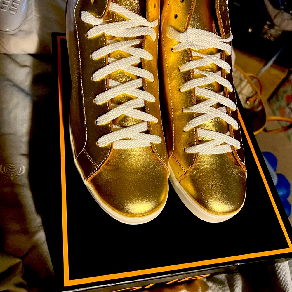 Size 6M Gold metallic Napa sneaker